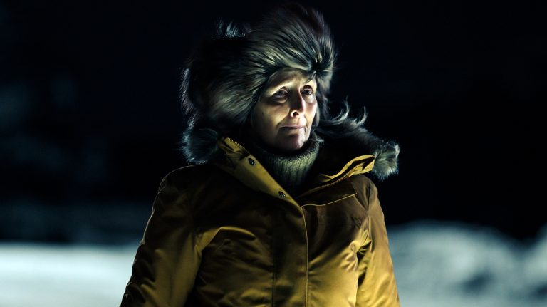 4ª temporada de True Detective: Night Country está escondendo uma conexão sorrateira na 1ª temporada