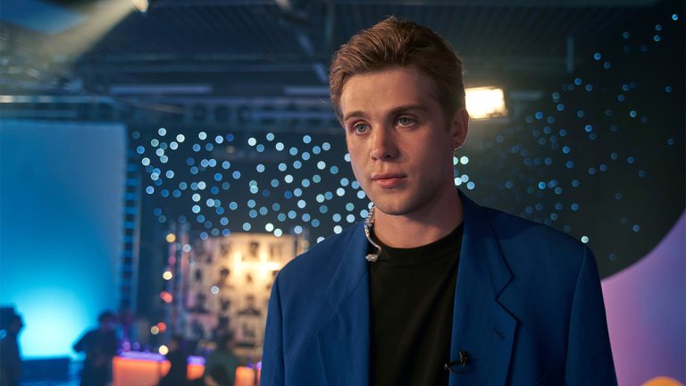 A série de TV de um dia da Netflix resolve o maior problema do filme