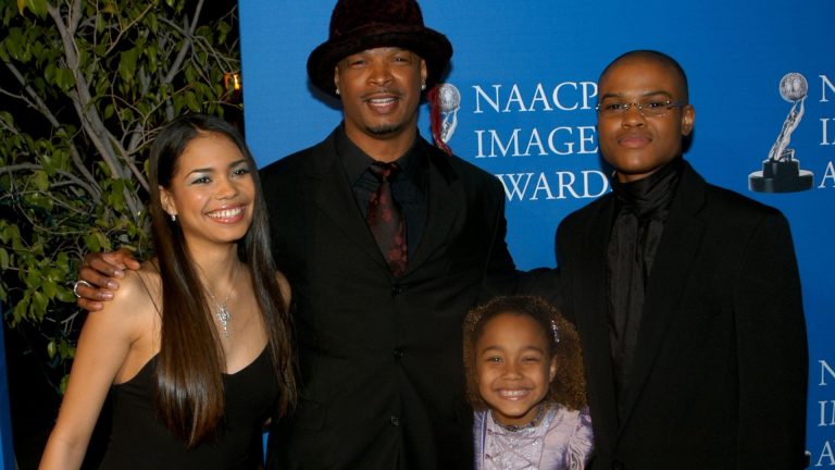 Damon Wayans trouxe a tão necessária energia caótica para sitcoms com minha esposa e filhos