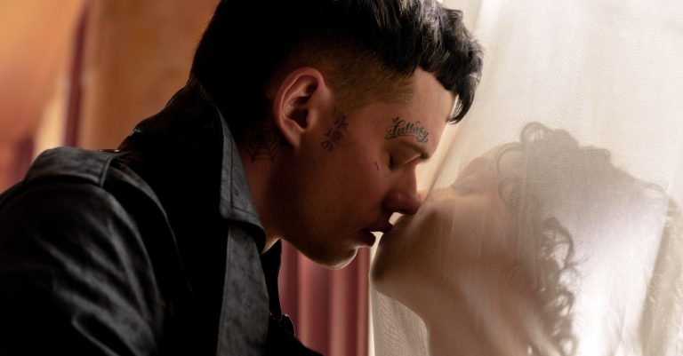 The Crow Reboot: primeiras fotos revelam um visual drástico e atualizado para o ícone dos anos 90