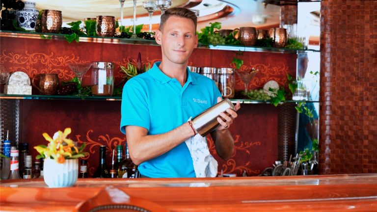 A rivalidade mais tóxica da tripulação da 11ª temporada do Below Deck acaba de tomar um rumo surpreendente