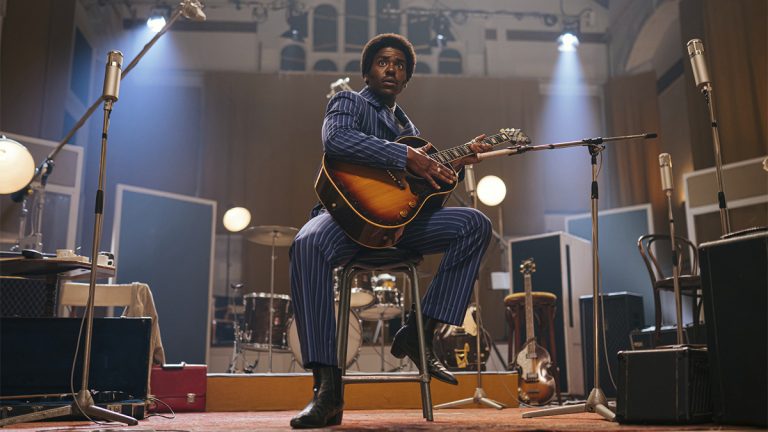 O episódio dos Beatles de Doctor Who mexe com a história de várias maneiras