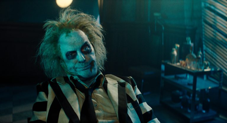 Trailer de Beetlejuice 2 promete lembrar que Michael Keaton interpreta um vilão demoníaco