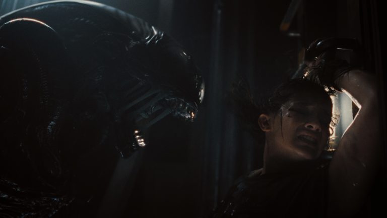 Alien: Romulus torna o ciclo de vida dos Xenomorfos ainda mais assustador com novos passos e metáforas