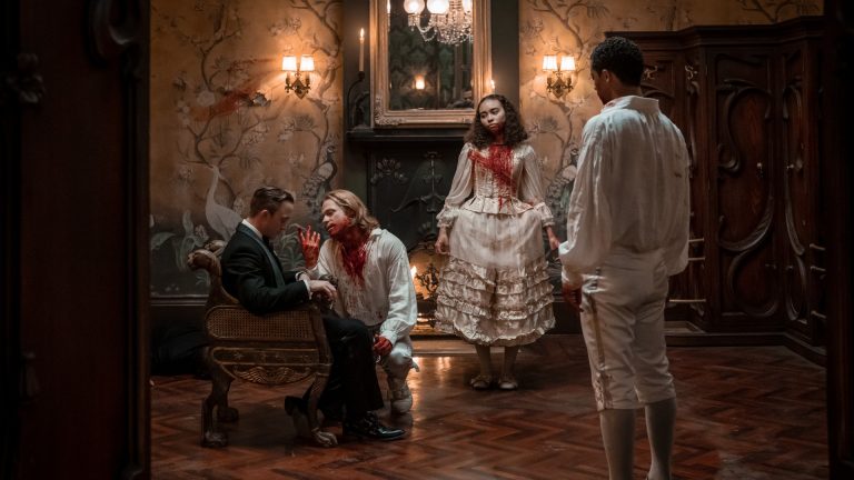 Entrevista com o elenco de vampiros sobre a única coisa que eles não contam sobre interpretar vampiros