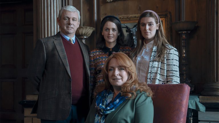 Elenco de Um Escândalo Muito Real: Quem Interpreta o Príncipe Andrew, Jeffrey Epstein, Fergie e Beatrice?