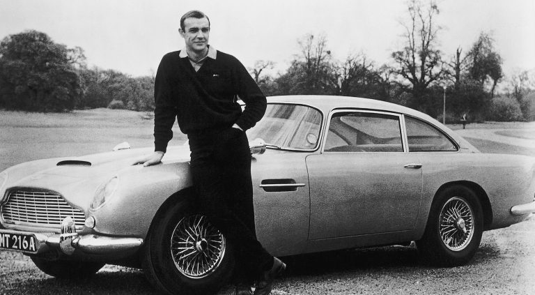 Quando Goldfinger essencialmente reiniciou a franquia James Bond