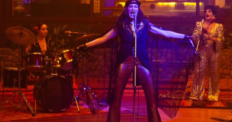 Agatha Harkness agora é canonicamente a inimiga de Dolly Parton