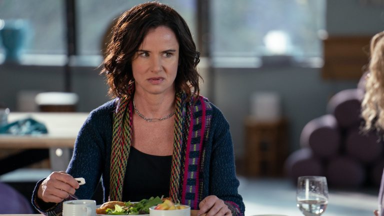 Juliette Lewis dá aos Yellowjackets a figura trágica de Jesse Pinkman que ele precisa