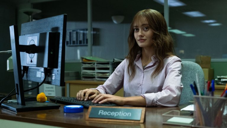 Revisão de Sweetpea: uma vitrine sombriamente engraçada de Ella Purnell