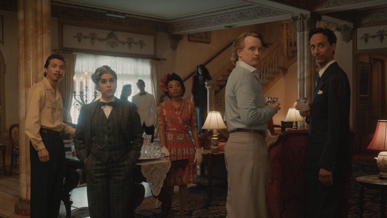 Dentro do Mythic Quest Season 4 Murder Mystery Standy "O banquete do vilão"