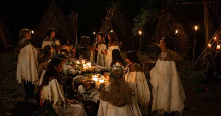 Yellowjackets Temporada 3 Episódio 1 e 2 Revisão: É uma garota selvagem de verão