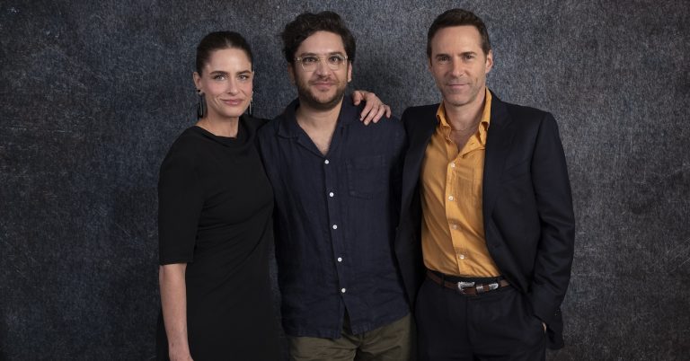 Amanda Peet e Alessandro Nivola descobrem uma vida de fantasia com Matthew Shear