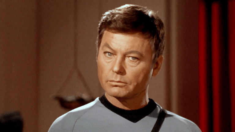 Ossos e tudo: classificar os médicos e médicos de Star Trek