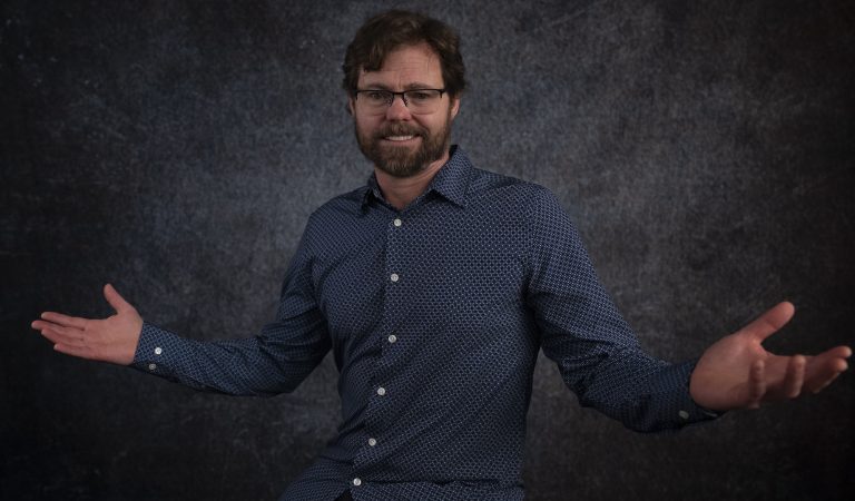 Palhaço em um campo de milho marca um baile para o diretor de Tucker e Dale