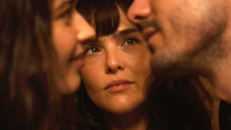The Threesome Review: Zoey deutch rom-com delícias de manhã depois