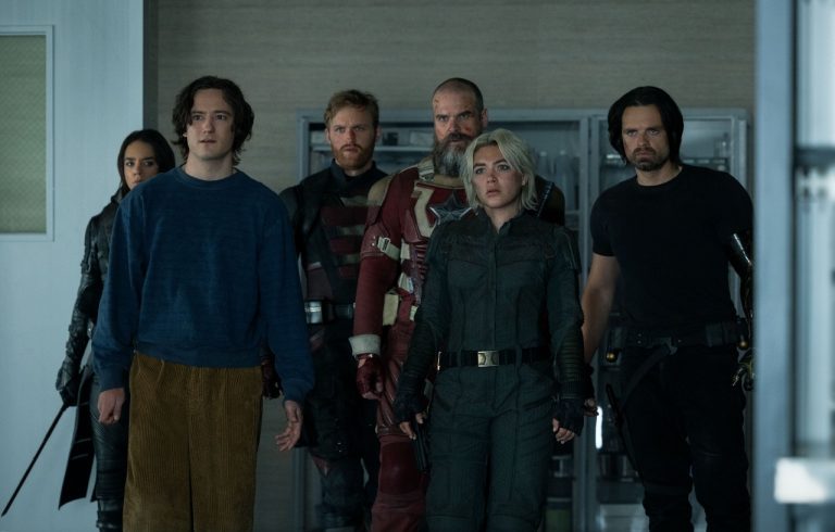A sombra dos Vingadores escuros pendurados sobre Thunderbolts*