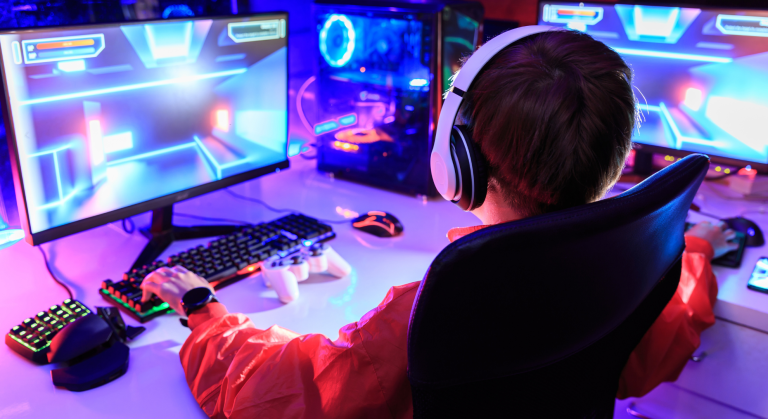He Dropped Out of School to Game Full-Time… Now He Earns €30,000 a Month from His Bedroom