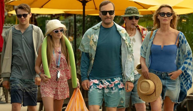 Ninguém 2: Bob Odenkirk e Connie Nielsen revelam seus pesadelos de férias na vida real
