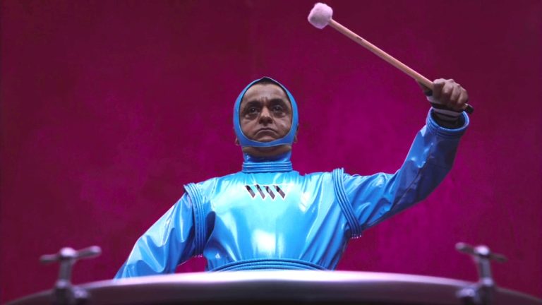 O filme de Tim Burton Willy Wonka merece mais crédito como uma pedra de toque da geração Z