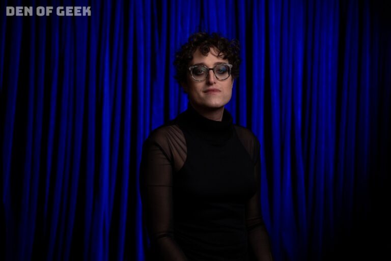 Eu vi o diretor do TV Glow finalmente adaptar uma novela gráfica icônica