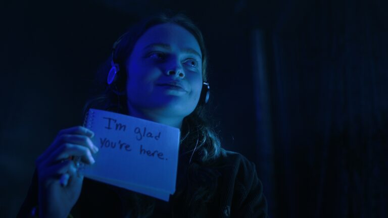 Primeiras fotos de Sadie Sink em Homem-Aranha: Brand New Day Spark Fan Theories