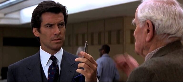 Diretor da GoldenEye descarta cena de Bond há muito rumores