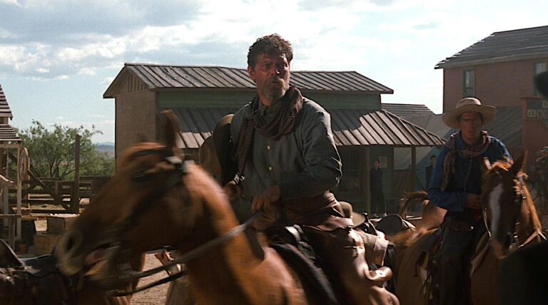 Stephen Lang sobre a produção problemática de Tombstone: Kurt Russell ‘recusou-se a deixar morrer’