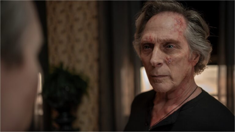William Fichtner, da Talamasca, espera que Jasper conheça o vampiro Lestat