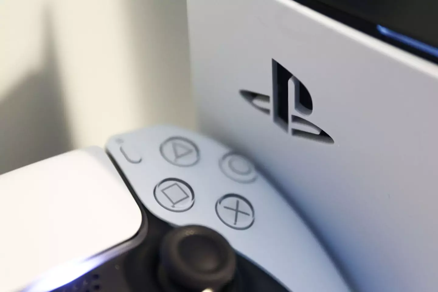 O PlayStation Plus abandonará os jogos do PS4 a partir de janeiro de 2026 (Jakub Porzycki/NurPhoto/Getty Images)