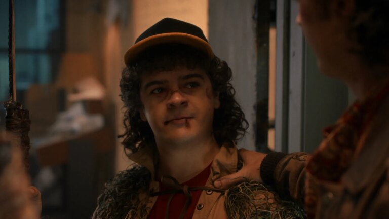 Dustin e Steve fazem uma promessa perturbadora no trailer da 5ª temporada de New Stranger Things
