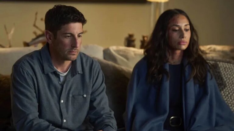 Jason Biggs discute estreia na direção, jogando contra o tipo com romance sem título de invasão doméstica