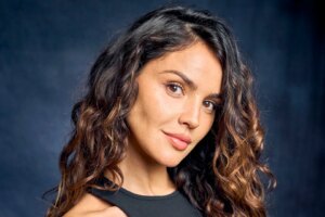 Eiza González resolve debate de longa data entre fãs de Gilmore Girls sobre Jess