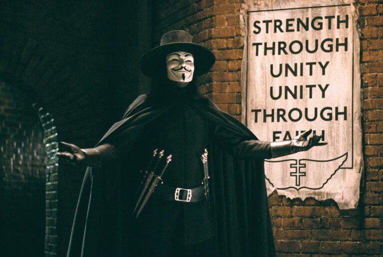 O diretor de V de Vingança dá alguns conselhos para adaptar Alan Moore