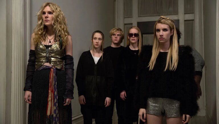 A 13ª temporada de American Horror Story está se preparando para ser uma continuação do Coven que muda a linha do tempo