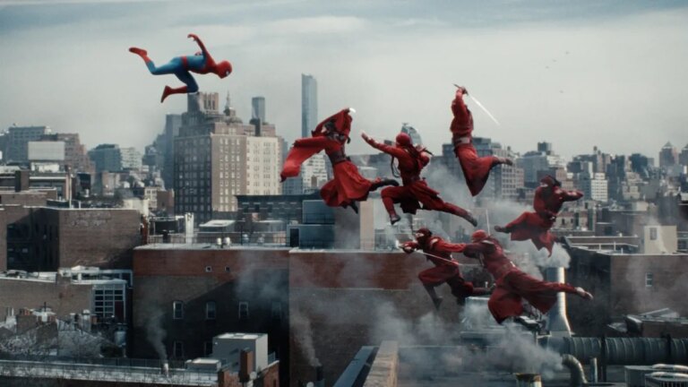 Por que o Homem-Aranha está lutando contra ninjas em um novo dia
