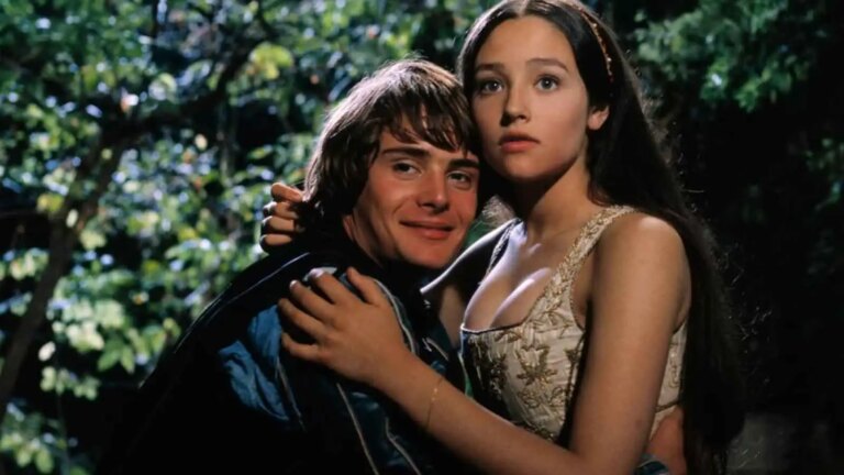 15 pessoas compartilham a inesperada cena explícita do filme que mais os pegou de surpresa
