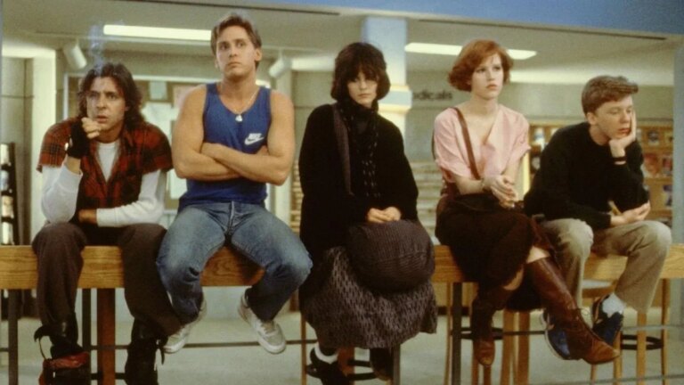Os filmes adolescentes dos anos 80 que definiram os estereótipos do ensino médio em pedra