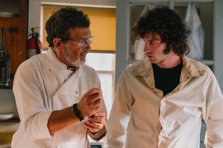 Tony promete uma cinebiografia bagunçada de Anthony Bourdain, do diretor do Blackberry
