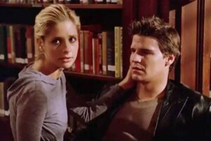 15 casais de televisão que estão realmente confusos em retrospecto