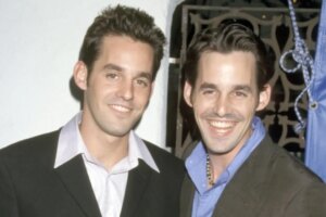 15 pessoas famosas que têm um gêmeo não famoso