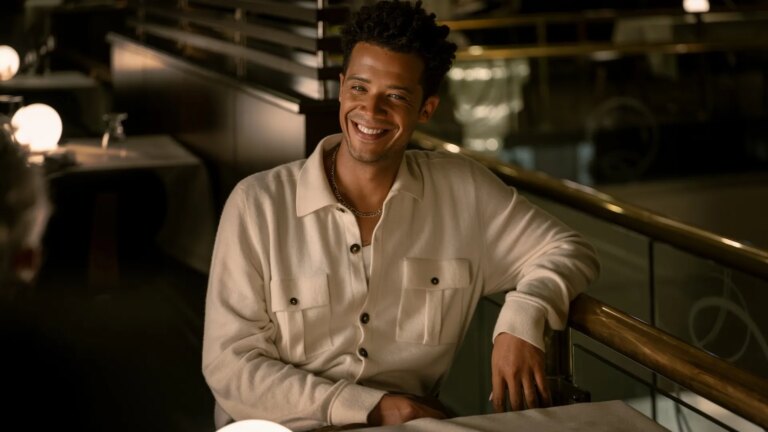 Jacob Anderson se divertiu com o "Lado Bitchier” de Louis em O Vampiro Lestat
