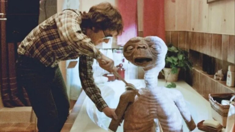 13 imagens que mostram os bastidores de filmes icônicos dos anos 80
