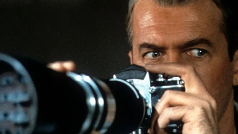 14 filmes onde eles poderiam ter chamado a polícia
